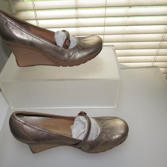 Kenneth Cole Reaction "Cede the Way" Bronze Wedge Heels Size 8 | Mary Jane - Picture 4 of 6